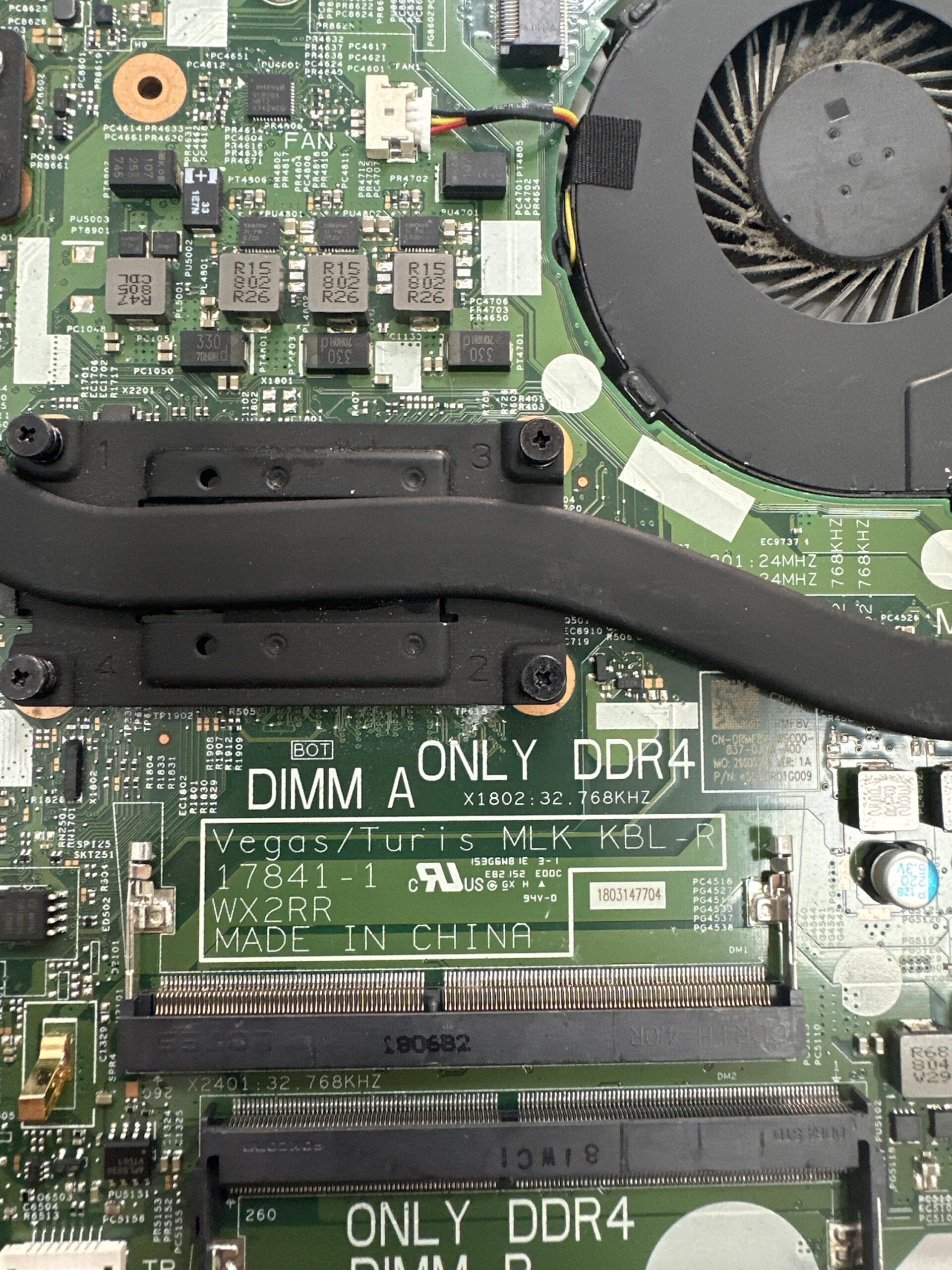 DELL Inspiron 3476 3576 Laptop anakart 17841-1 i5-8250U gpu - Görsel 3