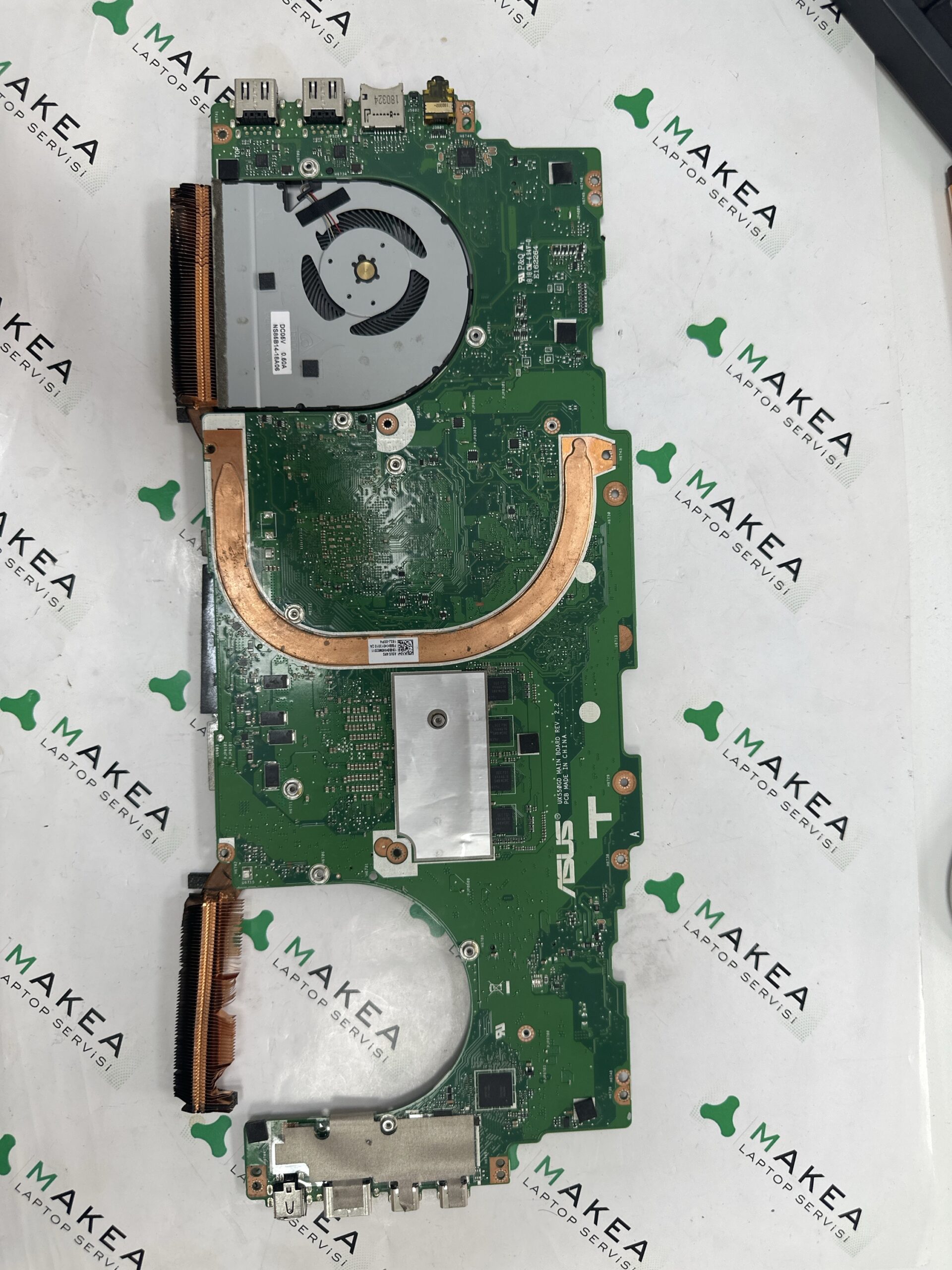 ASUS Zenbook UX550GD UX550GEX UX550GE UX550G I7 -8 GTX1050Ti - Görsel 3